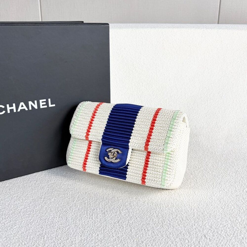 Chanel Women Pre-Loved Bag Very Good Condition - Picture 4 of 9